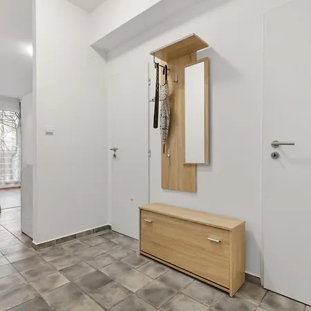 Glorious Space In Centre