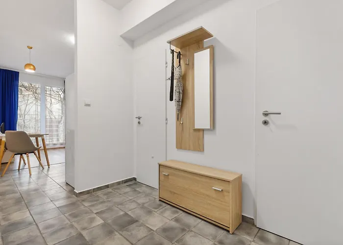 Glorious Space In Centre